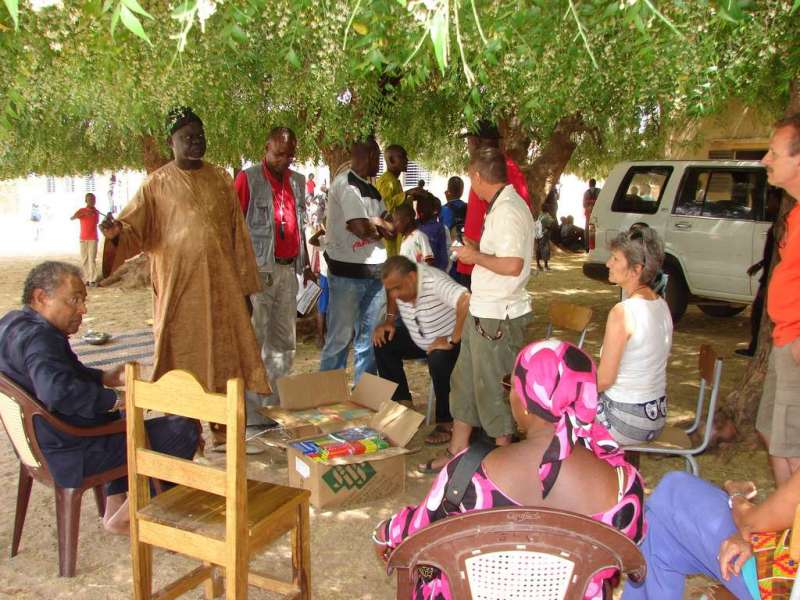 Dons de fournitures scolaires à l’école de Warang