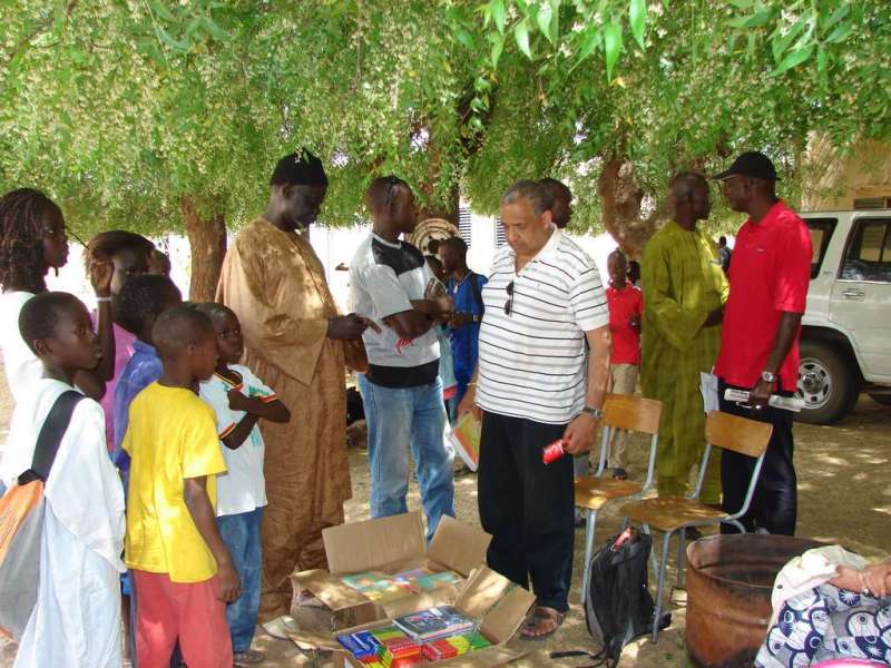 Dons de fournitures scolaires à l’école de Warang