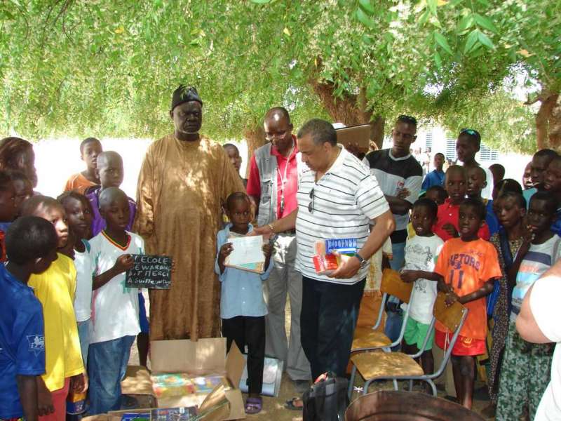 Dons de fournitures scolaires à l’école de Warang