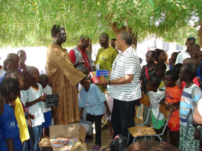 Dons de fournitures scolaires à l’école de Warang