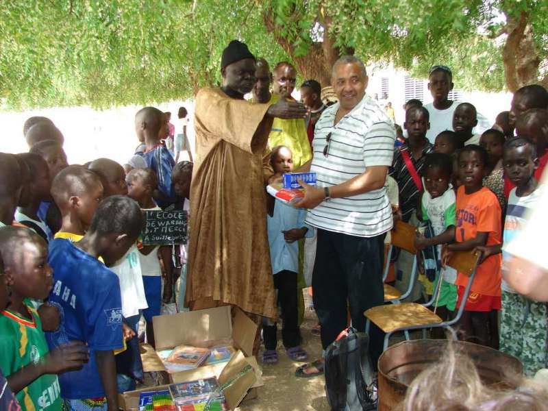 Dons de fournitures scolaires à l’école de Warang