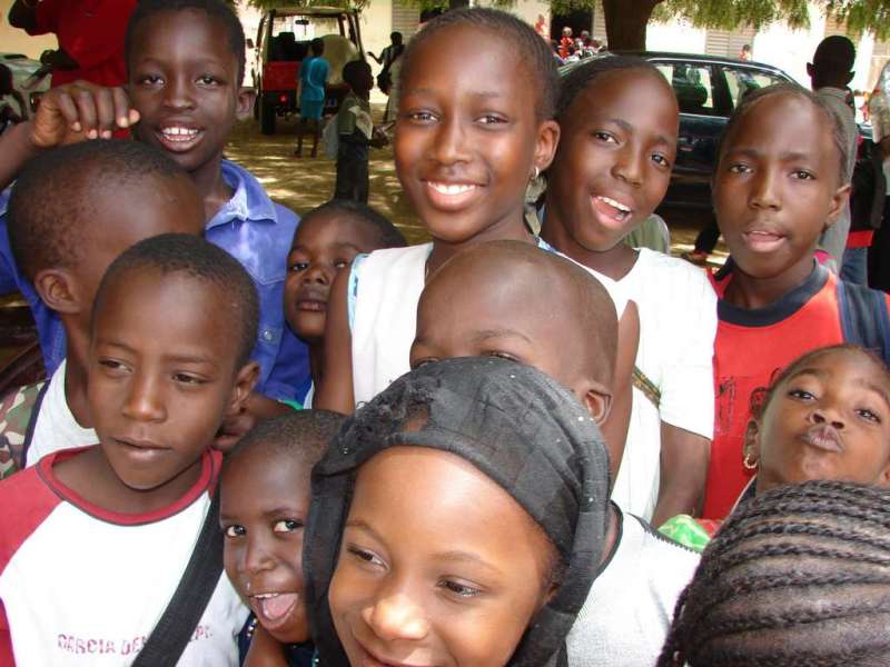 Dons de fournitures scolaires à l’école de Warang