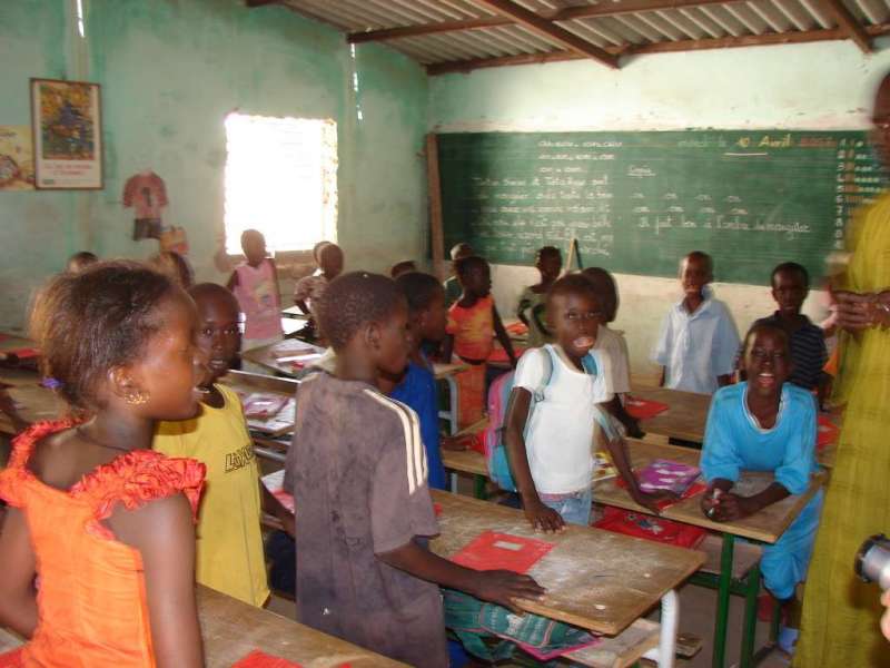 Dons de fournitures scolaires à l’école de Warang